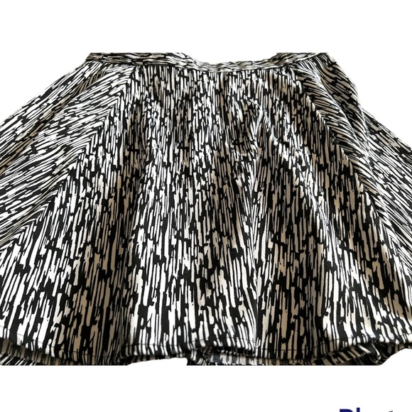 EUC | Divided | Black and White Abstract Patterned Mini Skirt | Size 8 - Picture 3 of 8